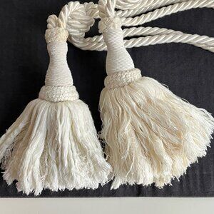 Set of 2 Curtain Tassel Tiebacks in Creme / Beige Cotton